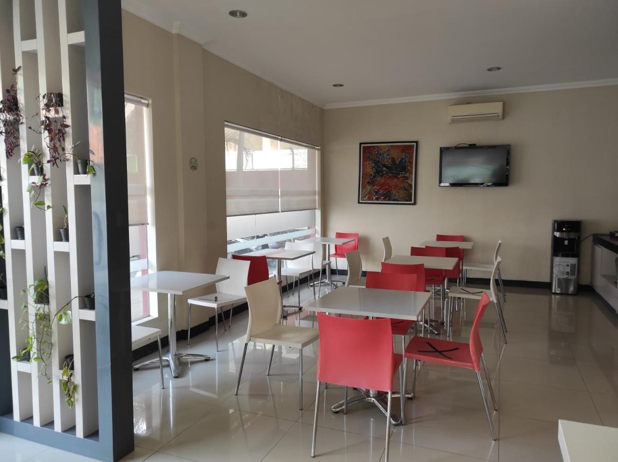 Hotel Orlen Джокякарта Екстериор снимка