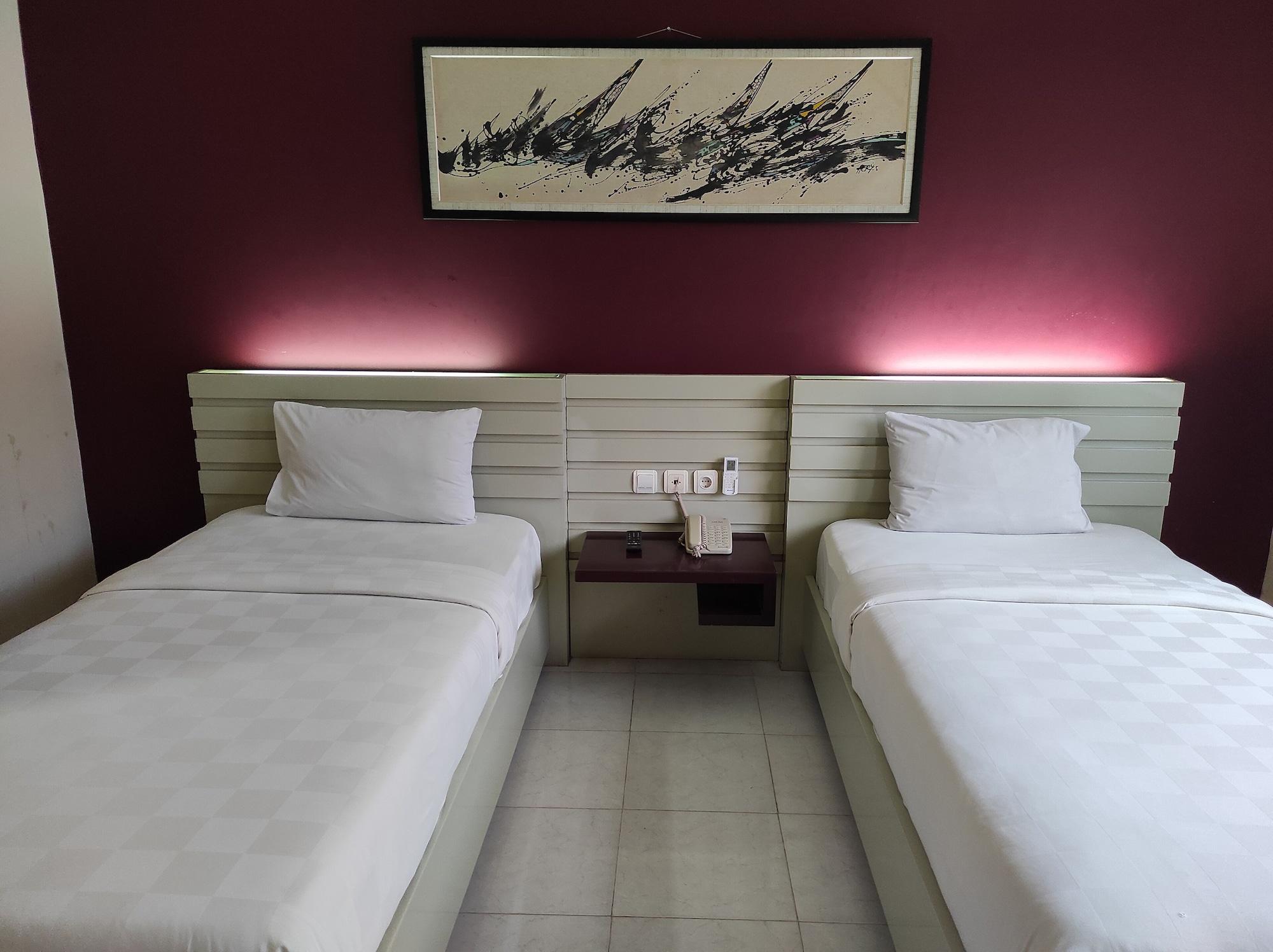 Hotel Orlen Джокякарта Екстериор снимка