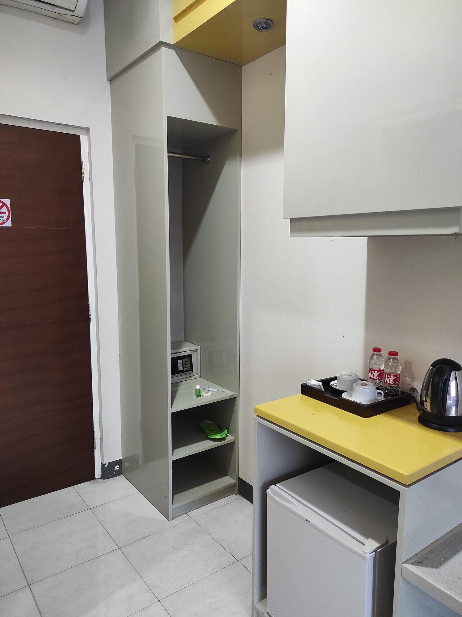 Hotel Orlen Джокякарта Екстериор снимка
