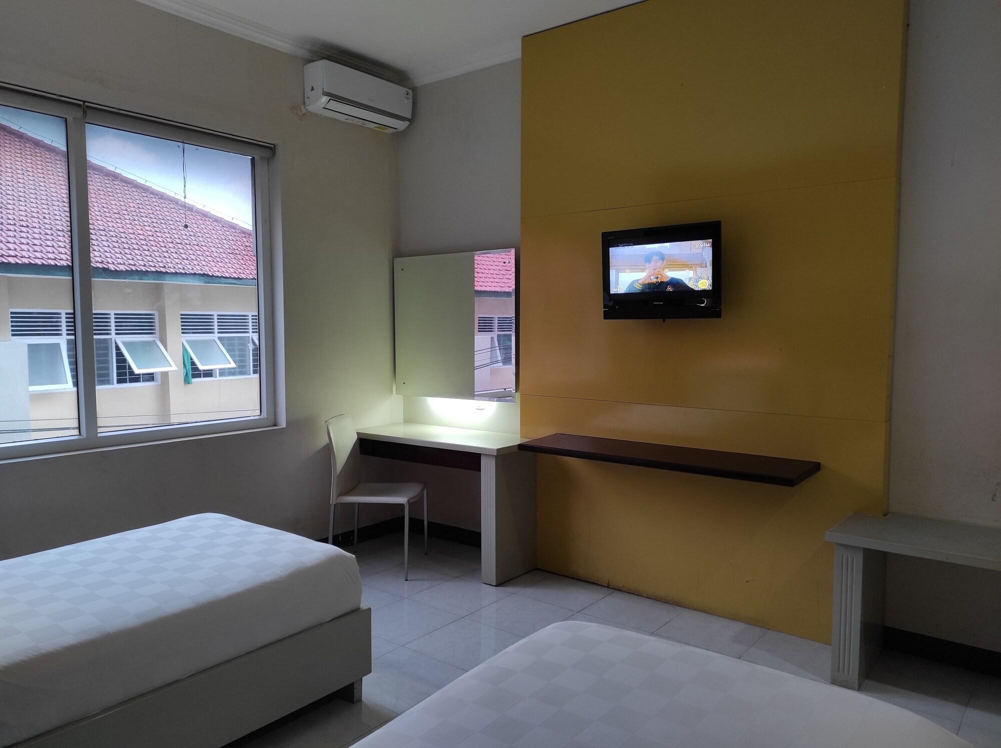 Hotel Orlen Джокякарта Екстериор снимка
