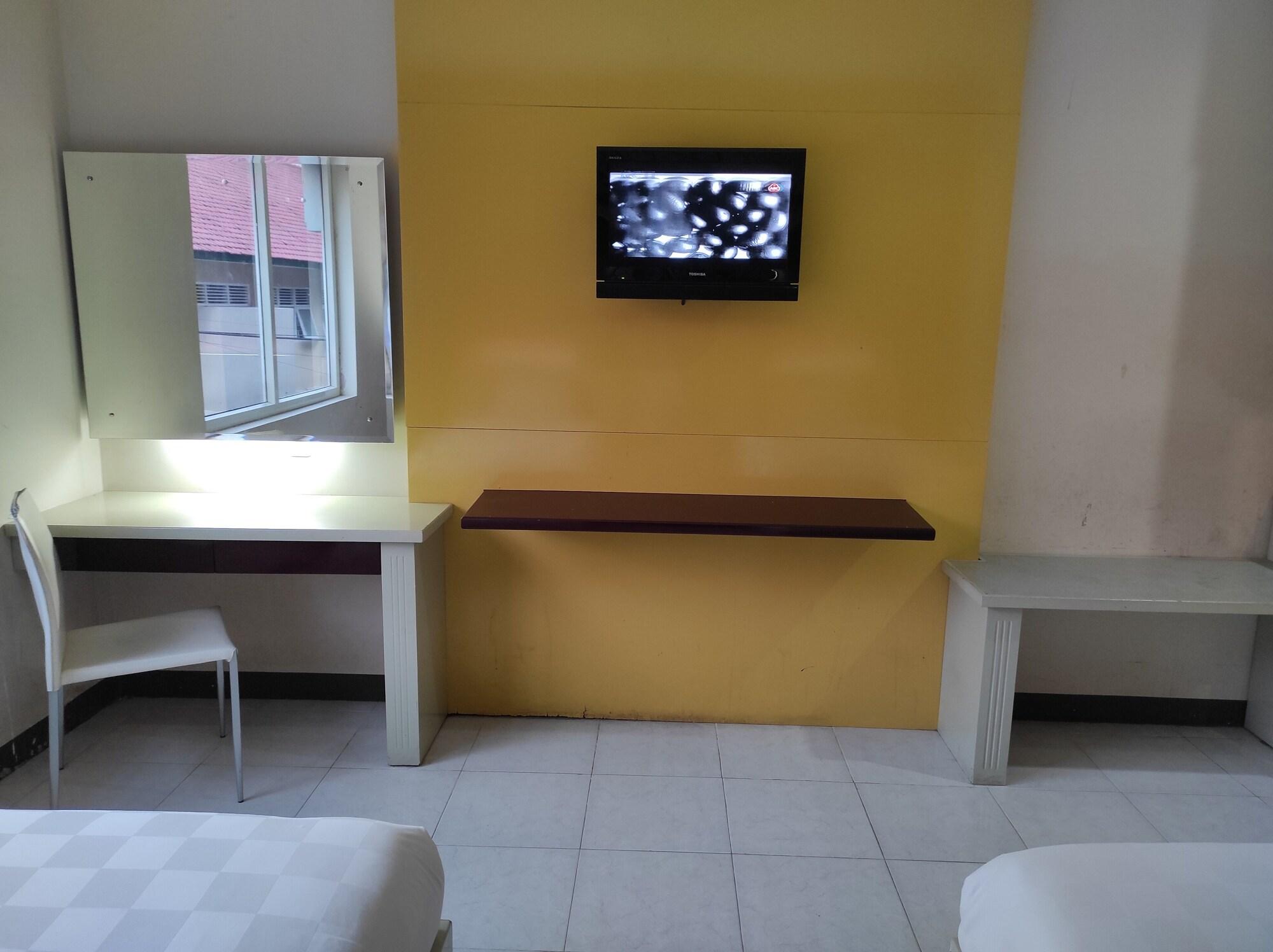 Hotel Orlen Джокякарта Екстериор снимка