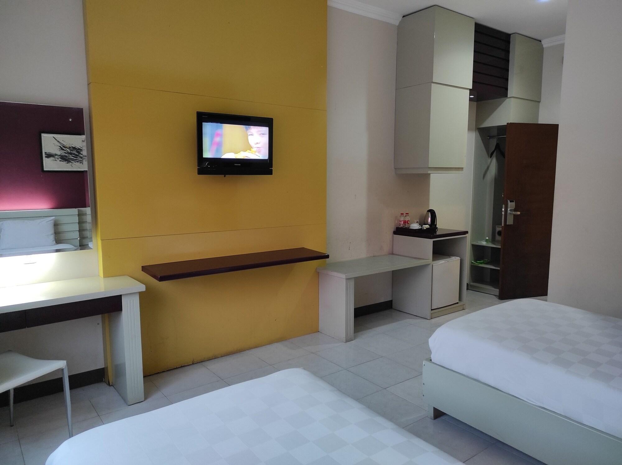 Hotel Orlen Джокякарта Екстериор снимка