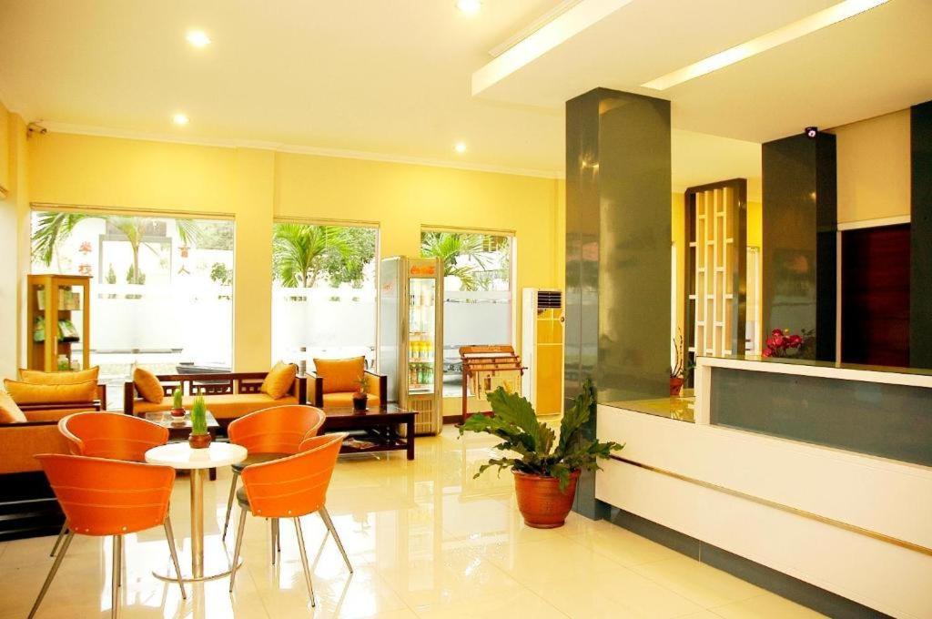 Hotel Orlen Джокякарта Екстериор снимка