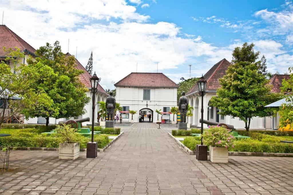 Hotel Orlen Джокякарта Екстериор снимка