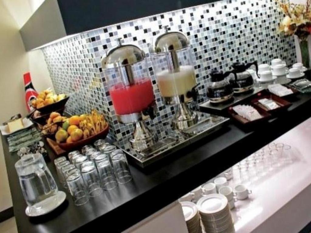 Hotel Orlen Джокякарта Екстериор снимка