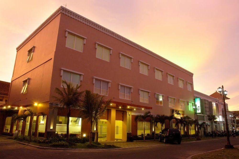 Hotel Orlen Джокякарта Екстериор снимка