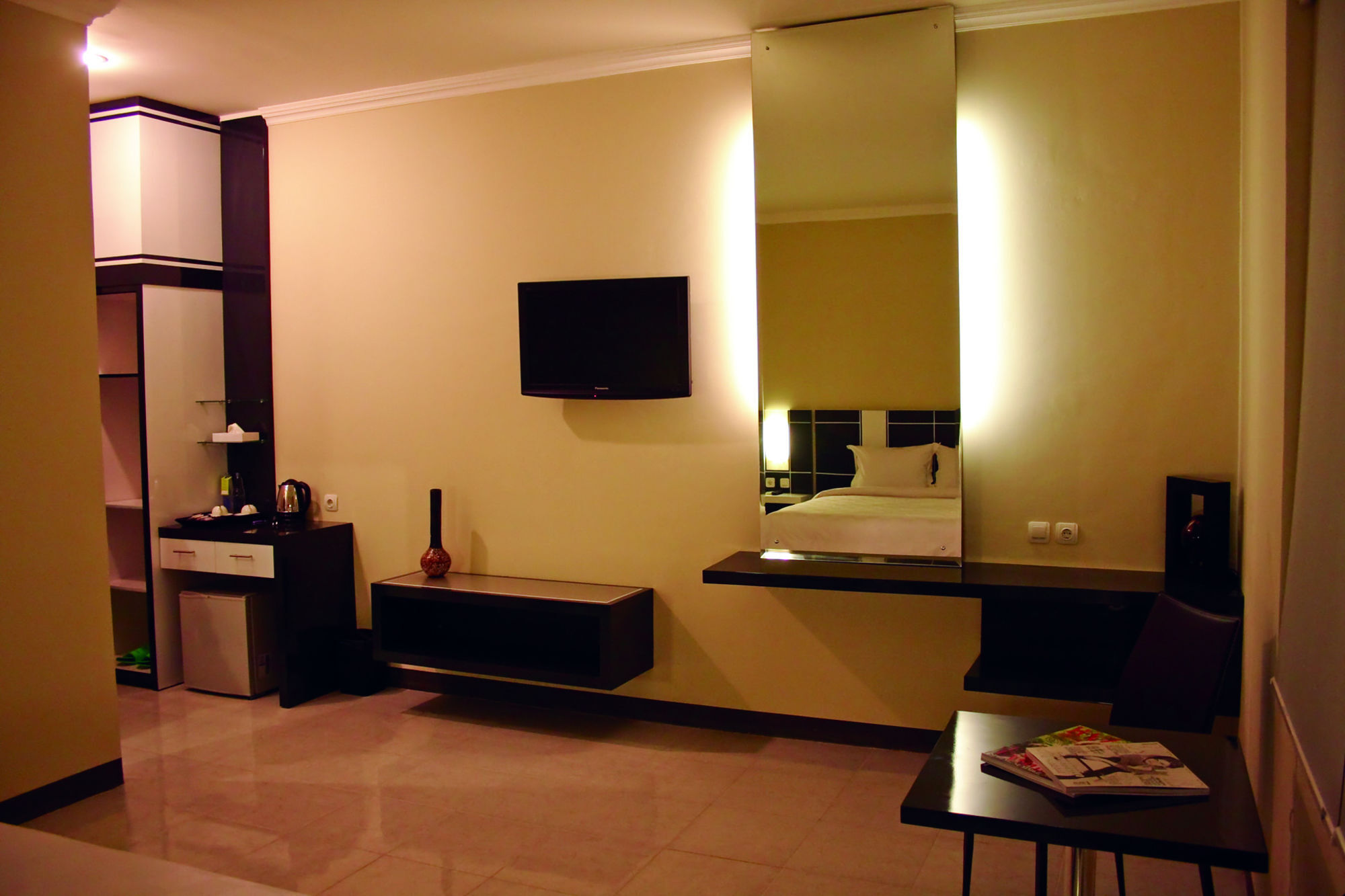 Hotel Orlen Джокякарта Екстериор снимка